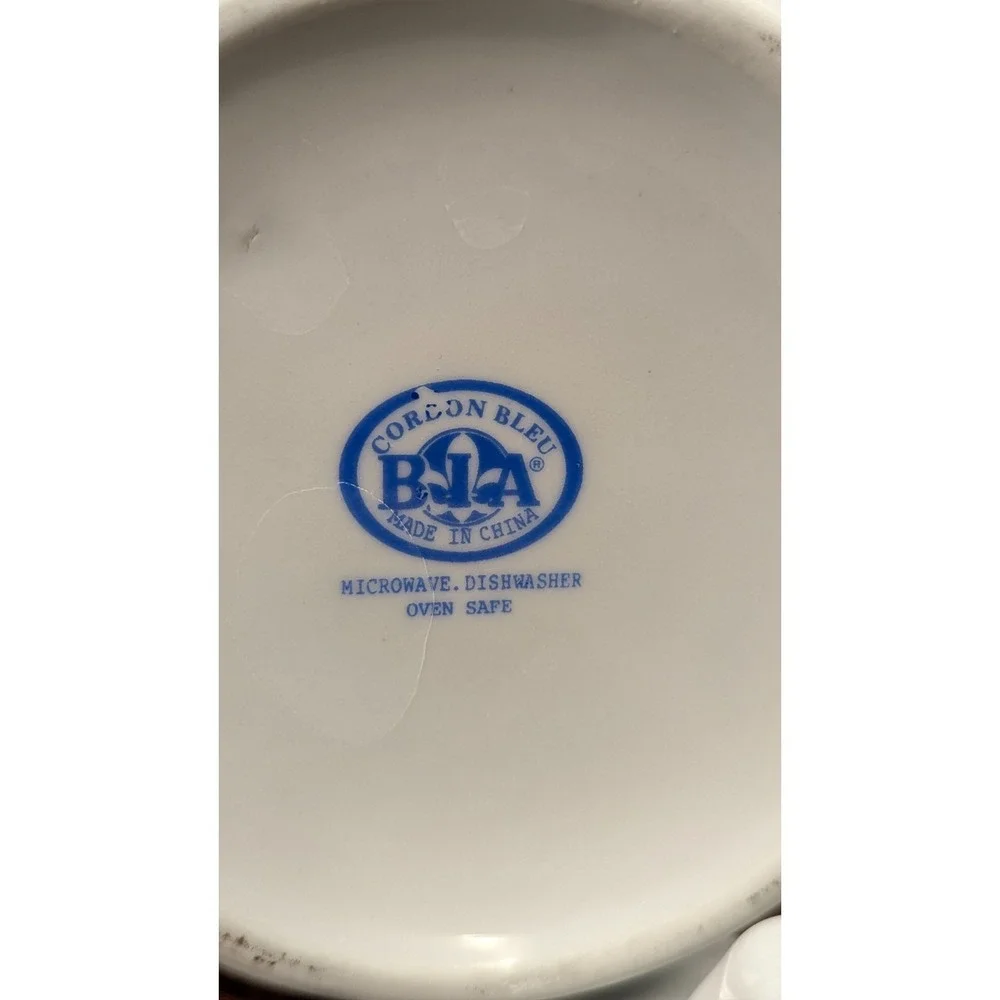 Cordon Bleu BIA Classic White Porcelain Teapot and Lid 32 Oz Microwave Oven Safe